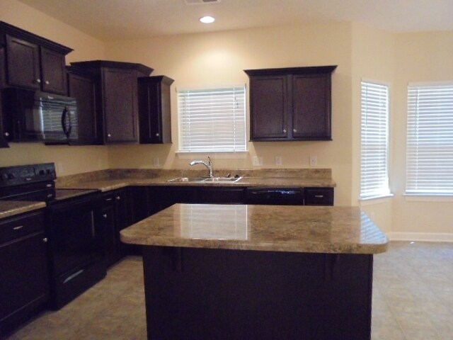 Building Photo - 1413 Napa Pt W
