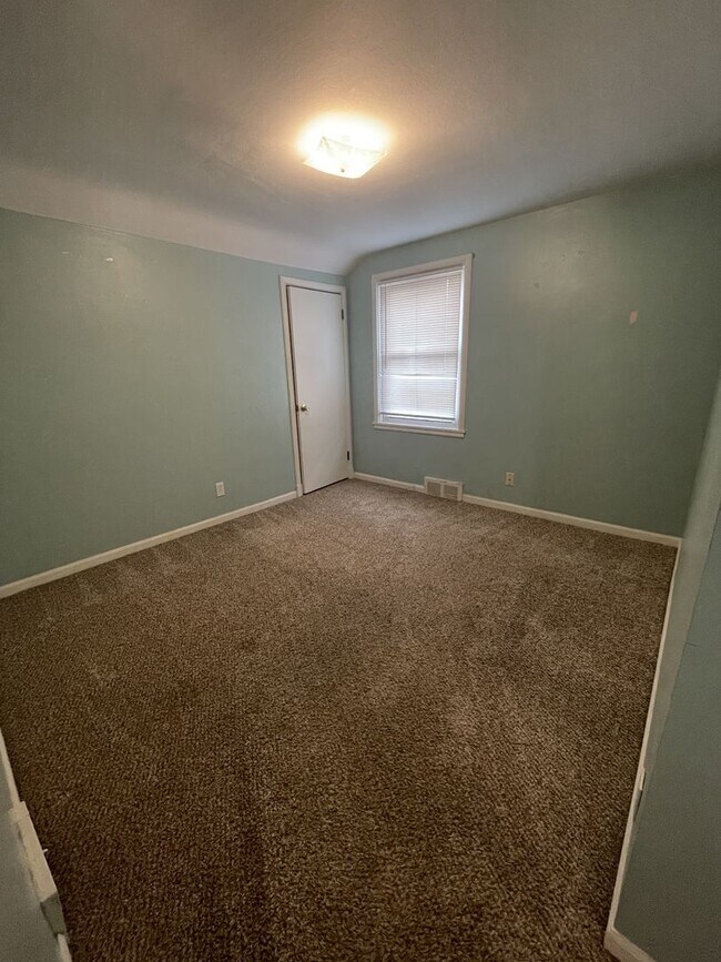 Building Photo - Three Bedroom House for 2026/27!