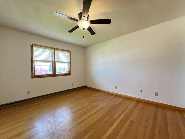 Building Photo - 3170 Asbury Rd