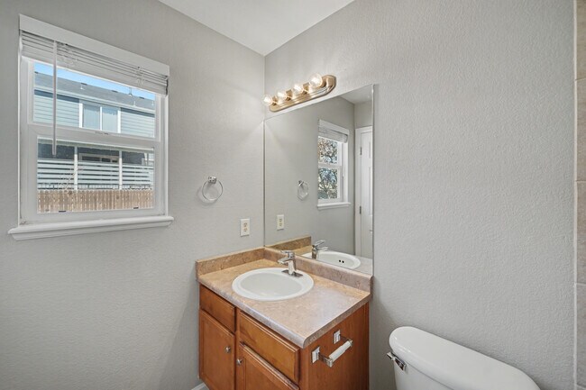 Building Photo - 2326 Klein Pl