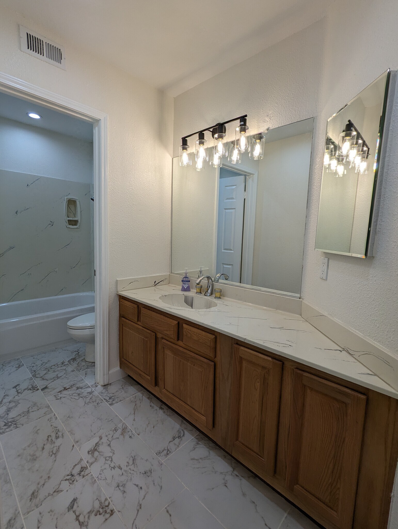 Building Photo - 42057 Parkmont Dr