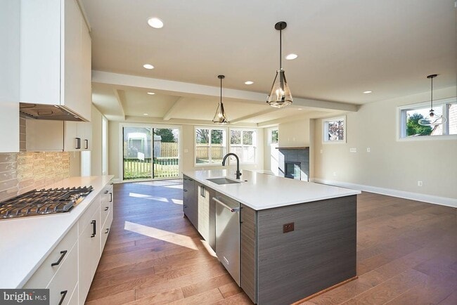 Building Photo - 6845 Churchill Rd