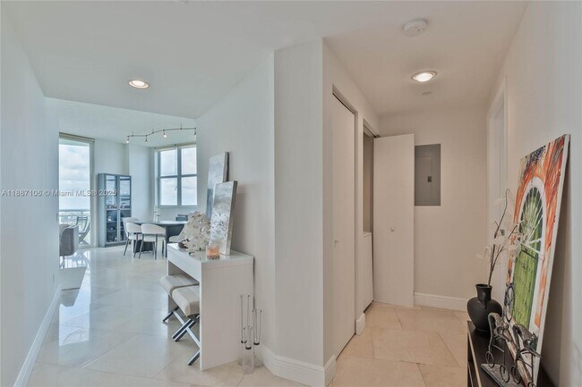 Building Photo - 2475 Brickell Ave