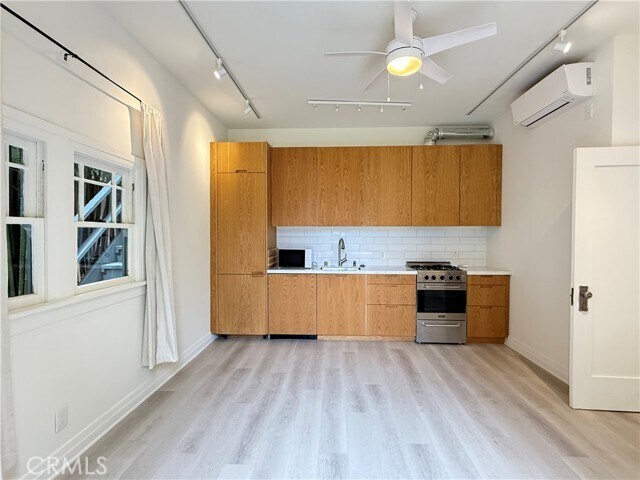 Building Photo - 706 6th Ave