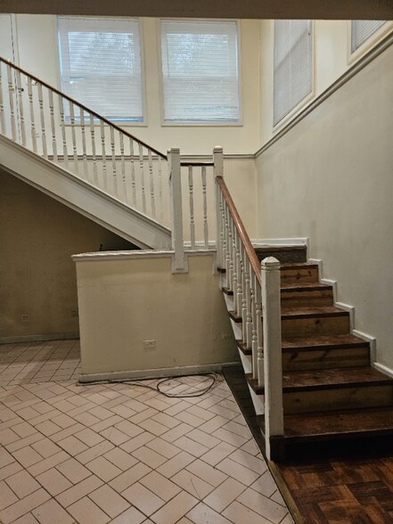 Building Photo - 1811 Emerson St