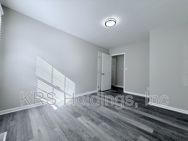 Building Photo - 4717 Willeva Dr