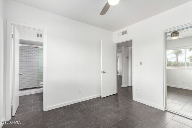 Building Photo - 749 E Montebello Ave