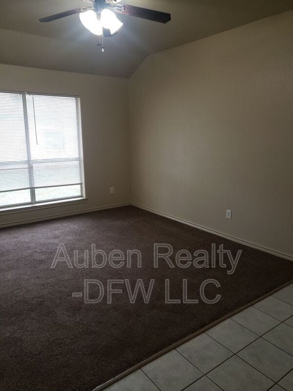 Building Photo - 114 Honey Bee Dr