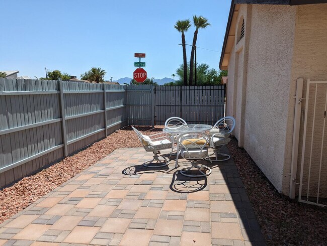 Building Photo - 306 E Ludlow Dr