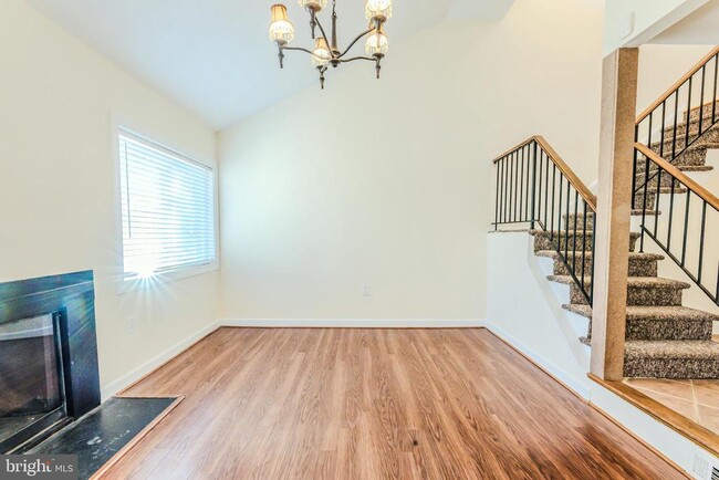 Building Photo - 13373 Hungerford Pl