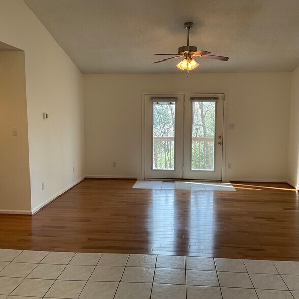 Building Photo - 10 Hillsboro Dr