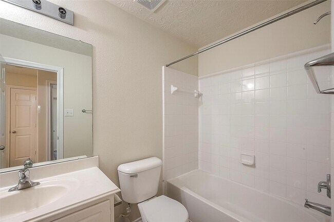 Building Photo - 14330 Fairbuff Ln