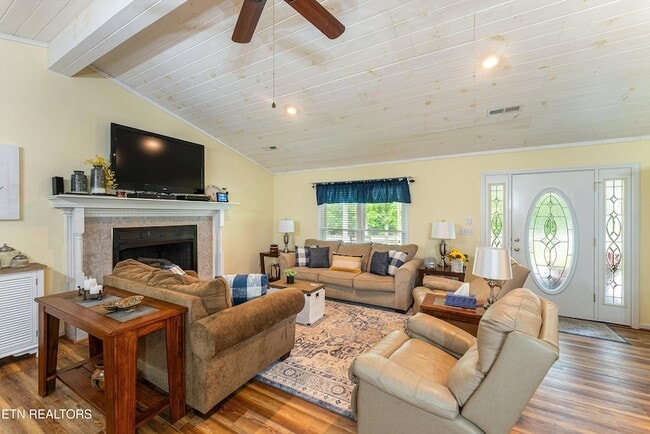 Building Photo - 519 Country Oaks Dr