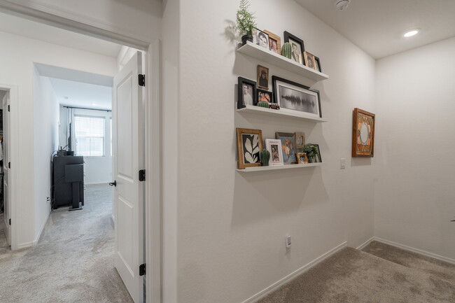 Building Photo - 2629 S Equestrian Dr