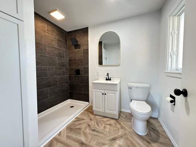 Building Photo - *LEASE SPECIAL* Modern 3+ Bedroom House in Cooper School Neighborhood