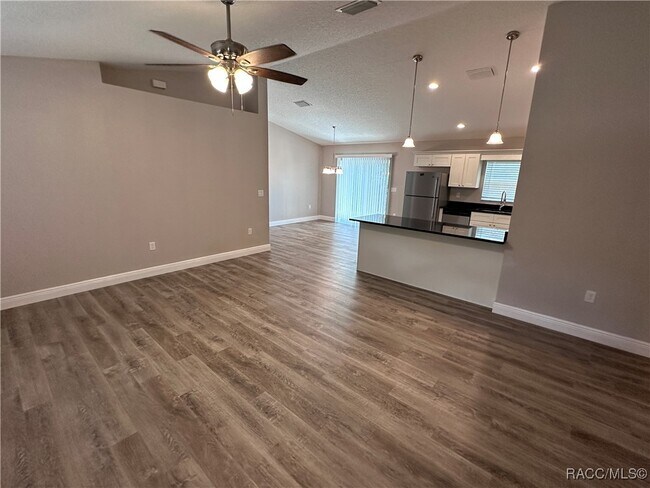 Building Photo - 274 W Glenhaven Dr