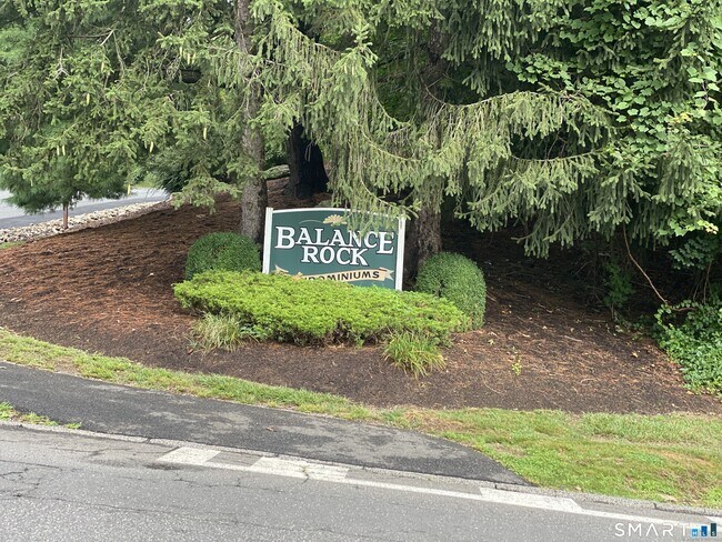 Building Photo - 67 Balance Rock Rd