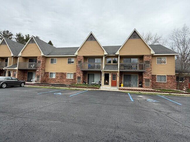Building Photo - 7900 E Cedar Lake Dr