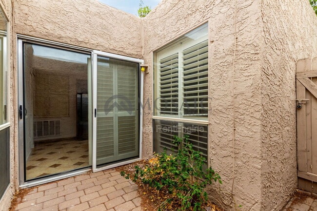 Building Photo - 17255 Ledferd Ln