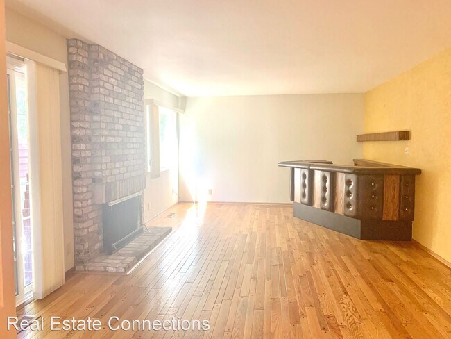 Building Photo - 6 br, 2.5 bath House - 2619 Neves Ct.