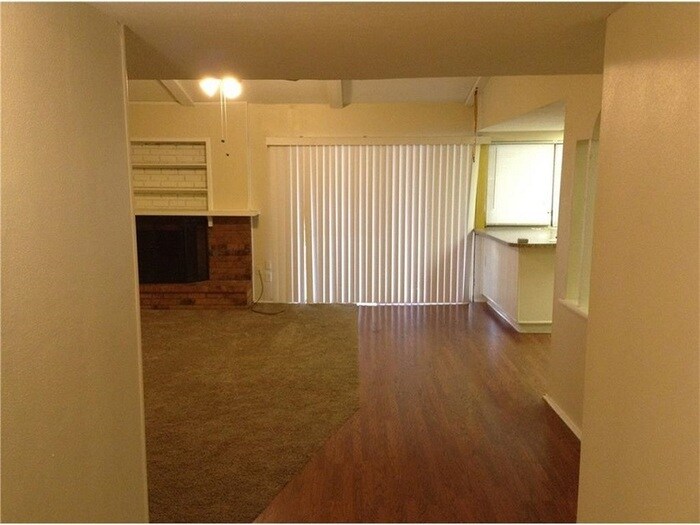 Building Photo - 305 Colonel Dr