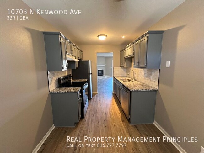 Building Photo - *MOVE-IN SPECIAL* Completely Remodeled, Sp...