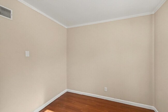 Building Photo - 1223 Walker Ave