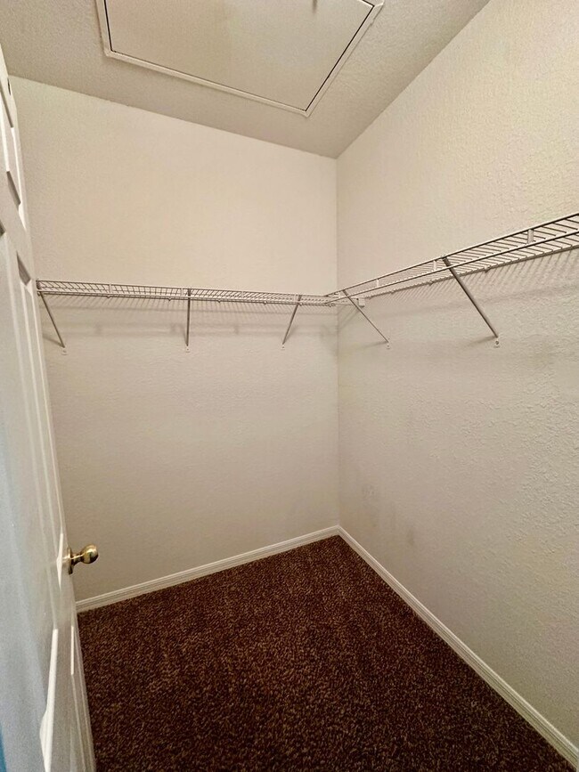 Building Photo - Mosaic 2533