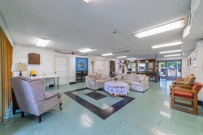 Building Photo - 4112 Hampton Dr