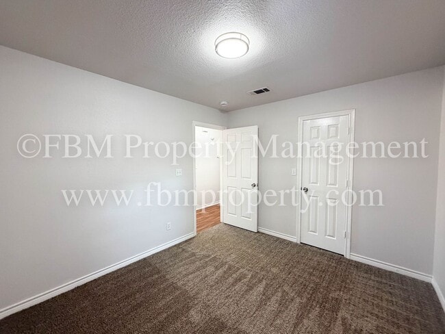 Building Photo - 706 Biloxi Dr