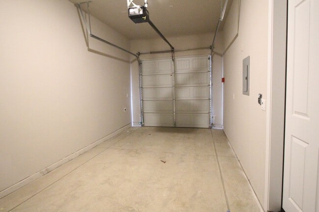 Building Photo - 1317 E Portals Ave