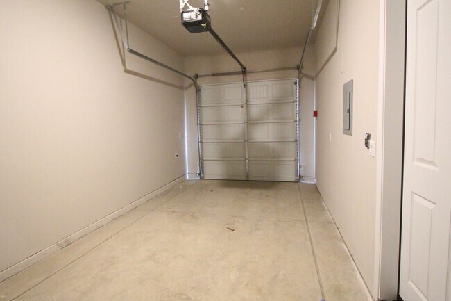 Building Photo - 1319 E Portals Ave