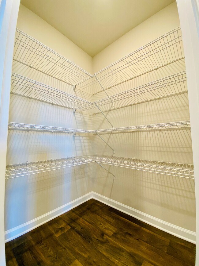Building Photo - 23135 Shadowridge Dr