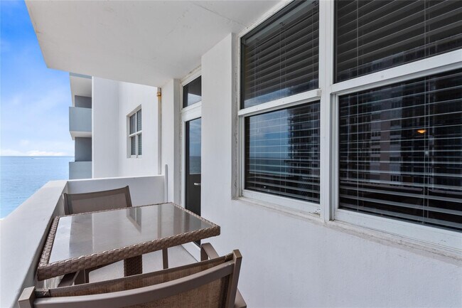 Building Photo - 4250 Galt Ocean Dr