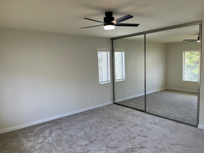 Building Photo - 3304 Caminito Eastbluff