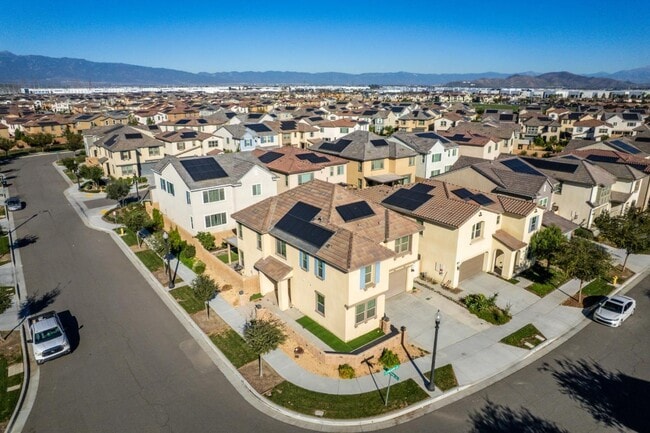 Building Photo - 3915 E Fincastle St