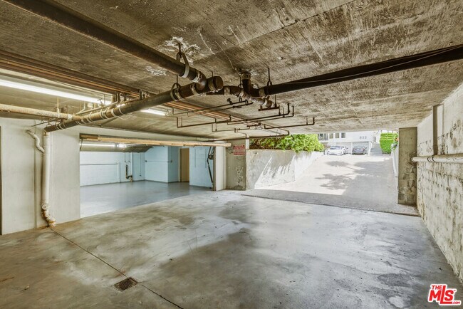 Building Photo - 832 15th St