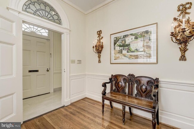 Building Photo - 2425 California St NW