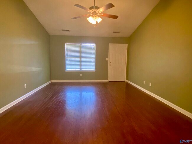 Building Photo - 242 Comet Dr
