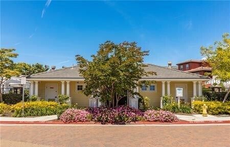 Clubhouse - 2835 Maricopa St