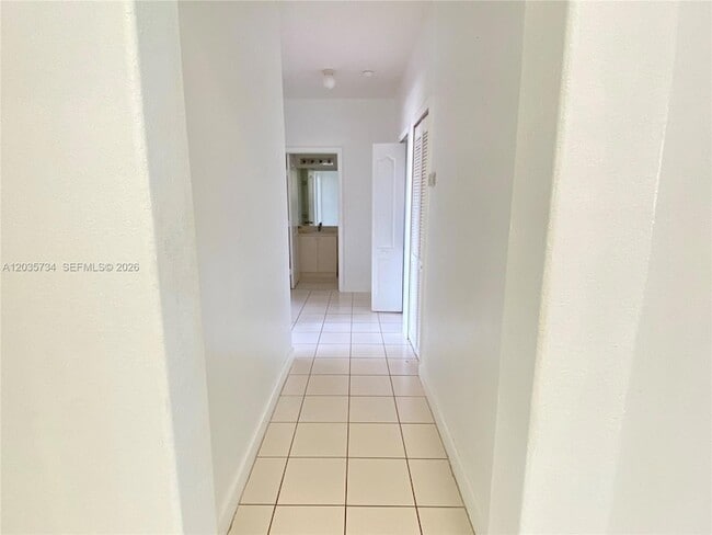 Building Photo - 1658 SE 28th Ct