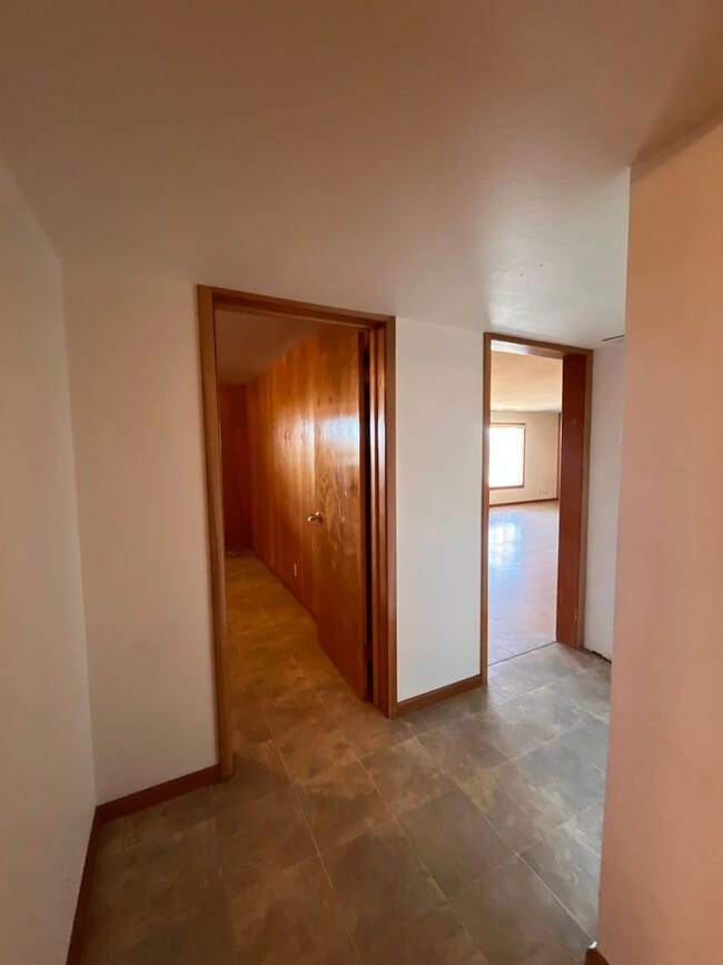 Building Photo - Spacious North Tacoma waterfront Unit with...