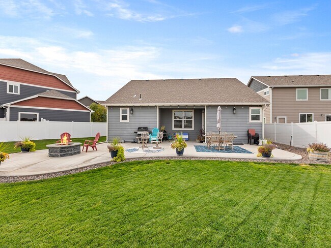 Building Photo - Beautiful 3 Bed, 2 Bath Ranch-Style House in East Windsor!