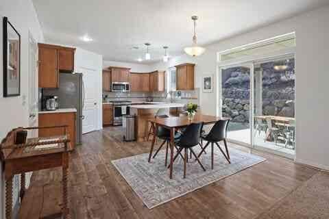 Building Photo - 2995 NE Quiet Canyon Dr