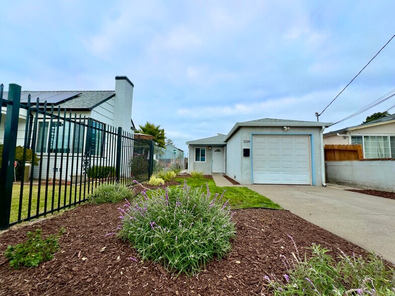 Building Photo - 2139 103rd Ave