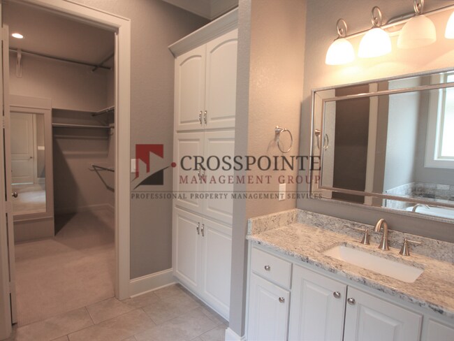 Building Photo - Gorgeous 3 bed 2 bath home in Hadley Court!