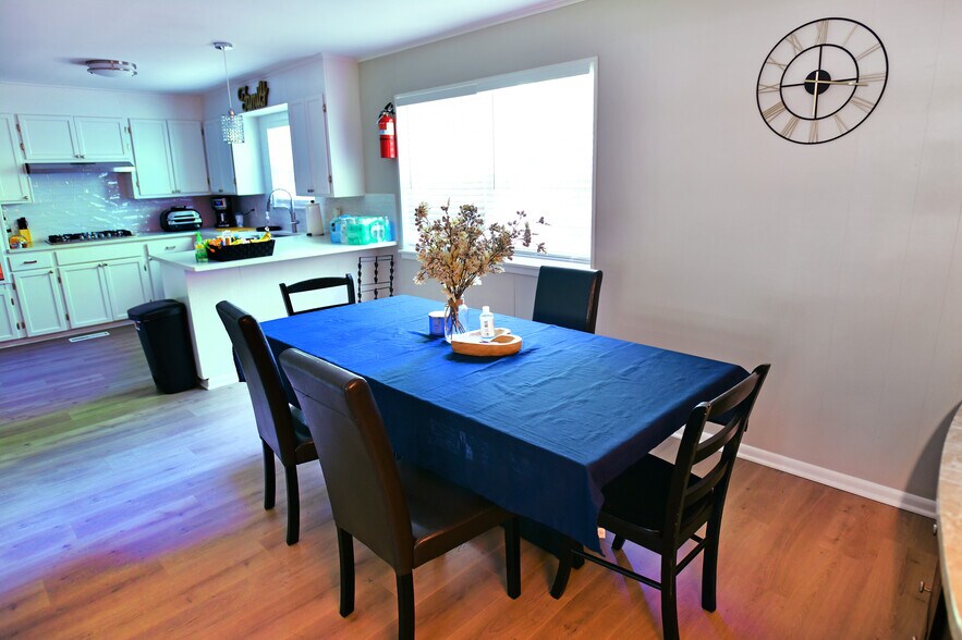 Building Photo - 37 Glenmere Dr