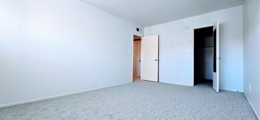 Building Photo - 277 Pleasant St