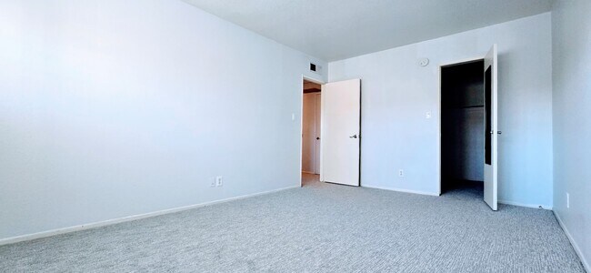 Building Photo - 277 Pleasant St