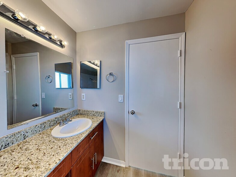 Building Photo - 1330 Gangplank Dr